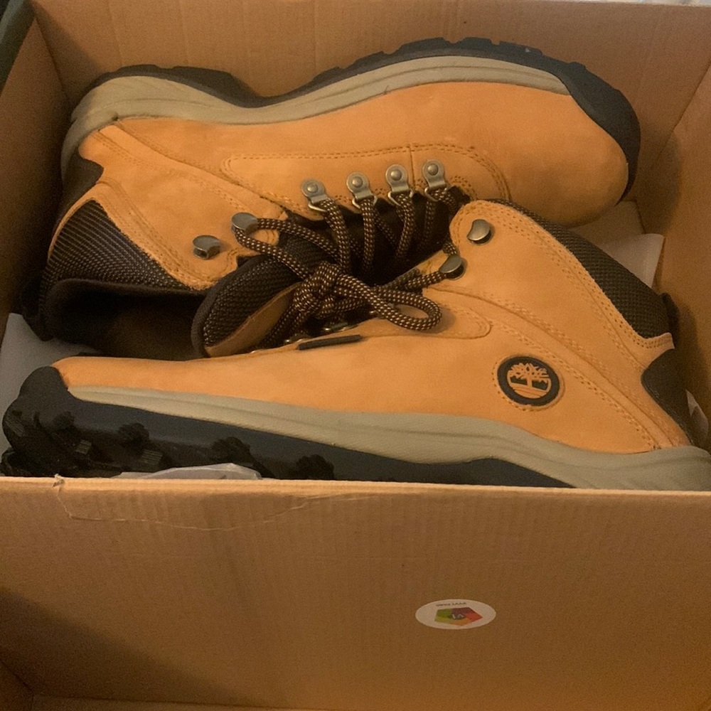 Size 9 Timberland Wheat Boots